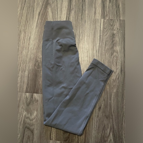 *SOLD* AUROLA leggings - Picture 2 of 3